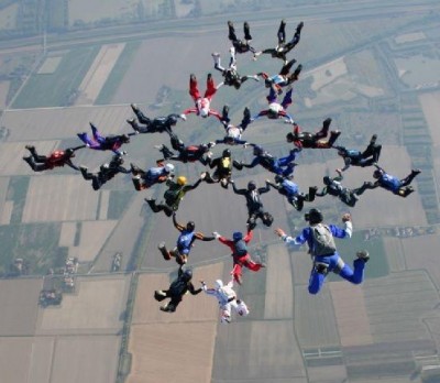 Fano: all’aeroporto il 3° Record femminile italiano di Grande Formazione in caduta libera