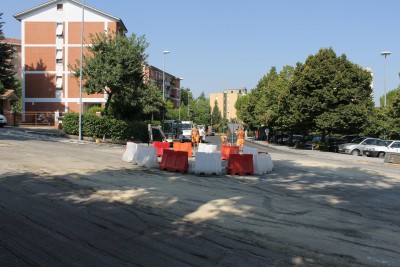 Macerata, lavori in corso a Collevario per il rifacimento della pavimentazione stradale di via Montale