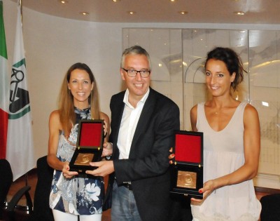 Regione, il governatore Ceriscioli consegna un riconoscimento a Elisa Di Francisca e Valentina Vezzali