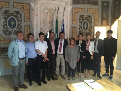 Urbino, visita di una delegazione di operatori cinesi che si occupano di restauro 