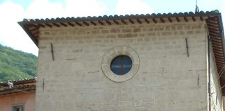 Sisma, il sindaco di Castelsantangelo: “Qui crolla tutto”