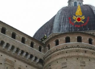Il vento ha danneggiato la cupola della Basilica di Loreto