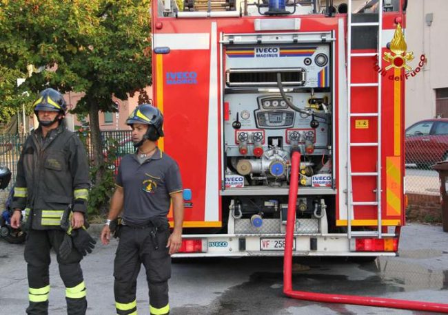 Incendio in casa a Corridonia, tre finiscono in ospedale