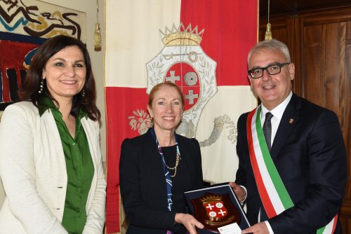 La Chargé d’Affaires ad interim dell’Ambasciata Usa in Italia Kelly Degnan in visita di cortesia dal sindaco Carancini       