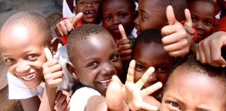Aiutare 18.000 bambini in Africa senza alcun costo è possibile: ‘L’Africa Chiama’ spiega come