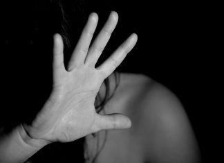 donna vittima violenza