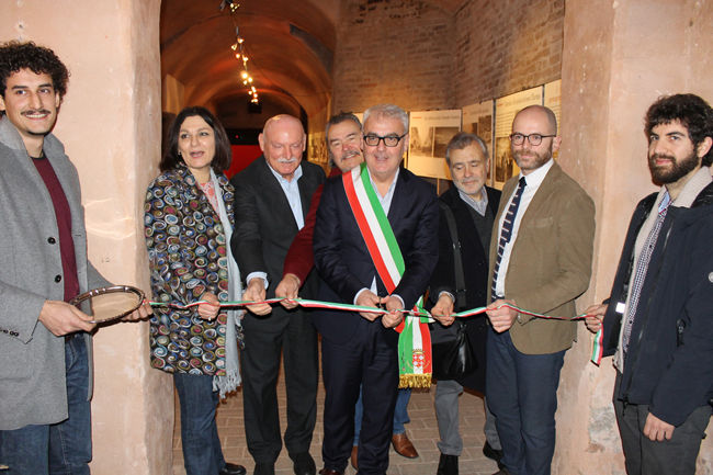 Macerata: inaugurata la mostra Filo spinato dalla Grande Guerra al tempo presente
