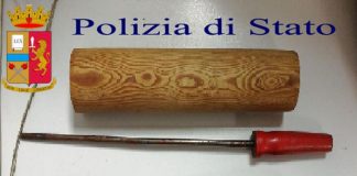 “Mi trascura” e prende il compagno a colpi di coltello e mattarello: arrestata 50enne