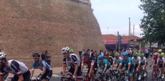 Giro d’Italia: Bennett si aggiudica la tappa Osimo-Imola, Yates conserva la maglia rosa