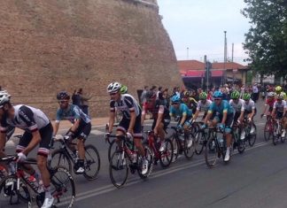 Giro d’Italia: Bennett si aggiudica la tappa Osimo-Imola, Yates conserva la maglia rosa