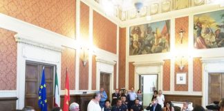Pusher arrestato dopo salvataggio, per poliziotti attestato di riconoscimento del Comune