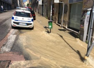 Ancona, chiusa via Montebello per rottura di una conduttura Ancona, chiusa via Montebello rottura conduttura