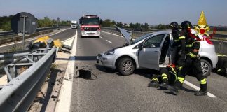 Superstrada 76, donna perde il controllo dell’auto e si schianta contro il guardrail