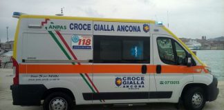 Chiusa in auto a Falconara, ragazza rischia di soffocare