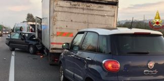 Incidente mortale a Senigallia, forse malore per il conducente di un’auto che finisce contro camion