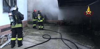 Incendio in un garage di Ancona, quattro intossicati