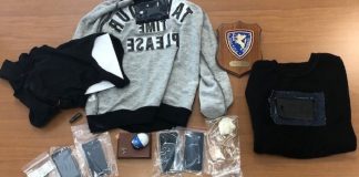 Facevano i furbetti con microcamere e auricolari durante l’esame per la patente, due denunce