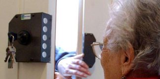 85enne chiama il 113, ladri arrestati: erano andati a casa sua con la scusa di vendere calendari