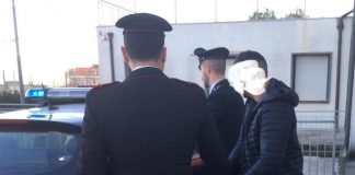 Picchia compagna e si barrica in casa, ci vuole un negoziatore per convincerlo a uscire