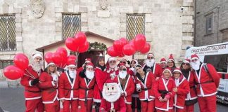 Ascoli Piceno, la Carica dei Babbi Natale all’insegna della solidarietà