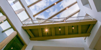 Luca Ward porta in scena “Il talento di essere tutti e nessuno” a Tolentino politeama