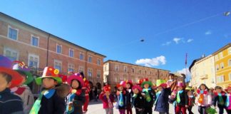 San Severino, Giovedì Grasso: i bambini fanno festa in Piazza del Popolo