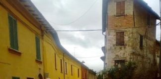 Maltempo a Camerino, smottamenti e danni in diverse zone operai lavoro Camerino