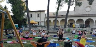 Ascoli Piceno, il giovedì appuntamento con “Summer Yoga” all’Annunziata