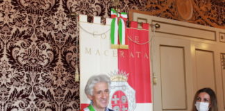 Macerata, atto ufficiale di nomina a sindaco per Sandro Parcaroli