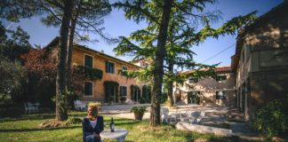 Carla Fiorina nella sua azienda agricola Cantina Fiorini