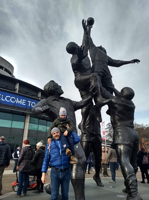 Juri Baglioni, responsabile minirugby Jesi, all'ingresso dello Stadio di Twickenham in Inghilterra, tempio del rugby (2)-1