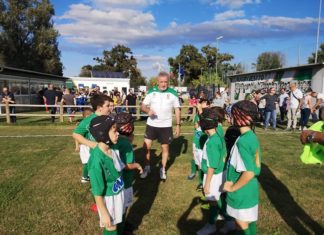 Peter Cunnington con i piccoli del Rugby Jesi '70