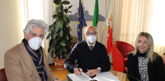 Macerata, consegnati al Comune i voucher Apm per le famiglie in difficoltà