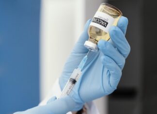 Marche, vaccini: dal 1° dicembre 2021 terza dose per gli over 18