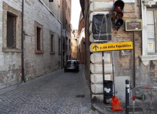 Ancona, riaperta via Pizzecolli dopo i lavori per caduta calcinacci