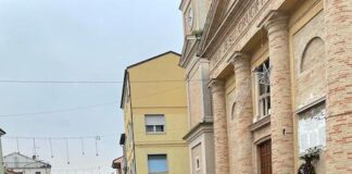 Macerata, denunciato un giovane trovato con droga e un coltello a serramanico