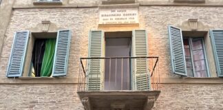 Pesaro, taglio del nastro per il restauro della facciata di Casa Rossini