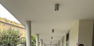 Pesaro, via Luca della Robbia: ok ai cancelli nel loggiato sotto il condominio