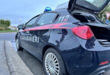 Castelraimondo, in auto con la droga e una spranga di ferro: denunciato un 20enne