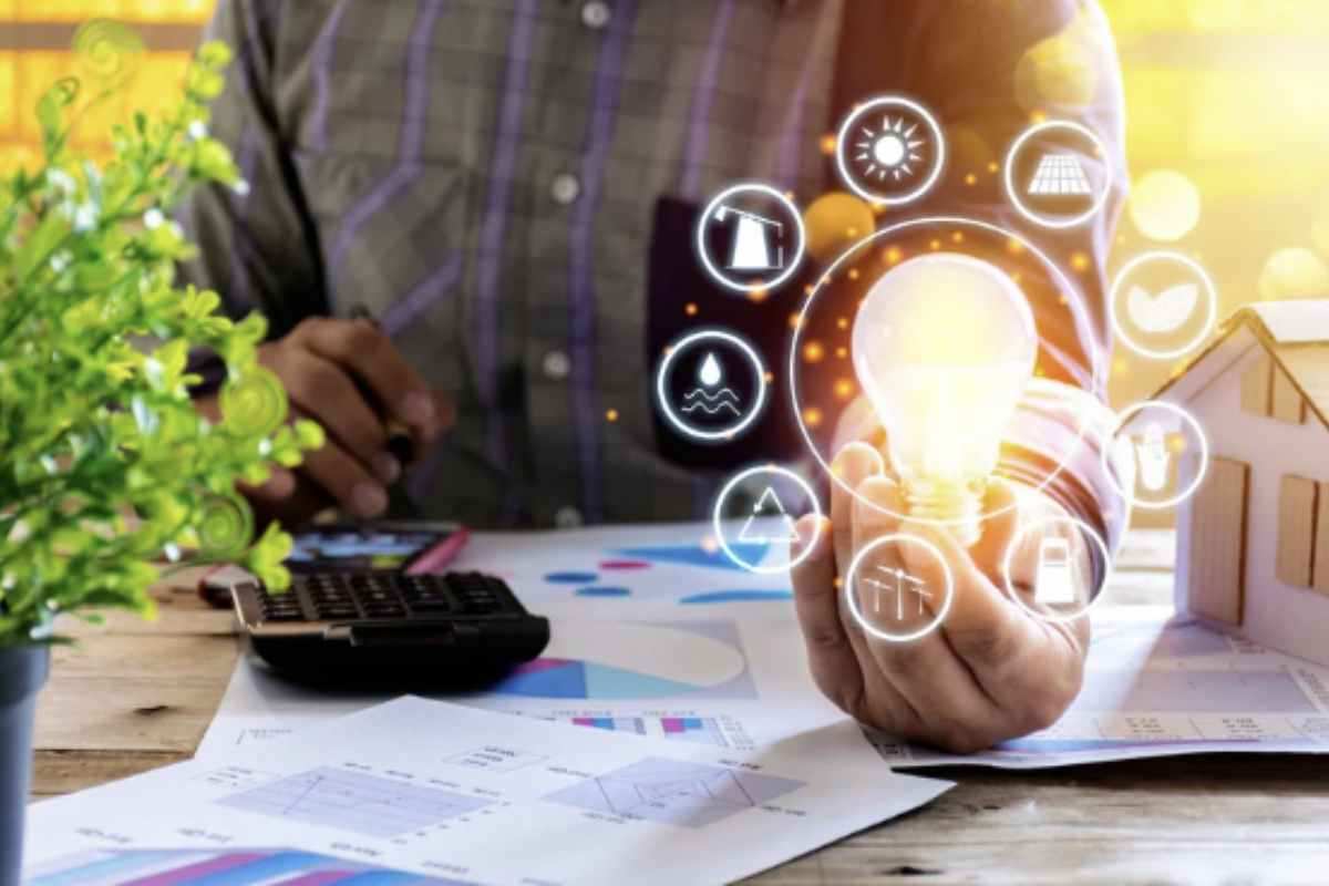 Dopo un periodo caratterizzato da continui rincari, le previsioni indicano un risparmio medio fino a 212 euro per nucleo familiare