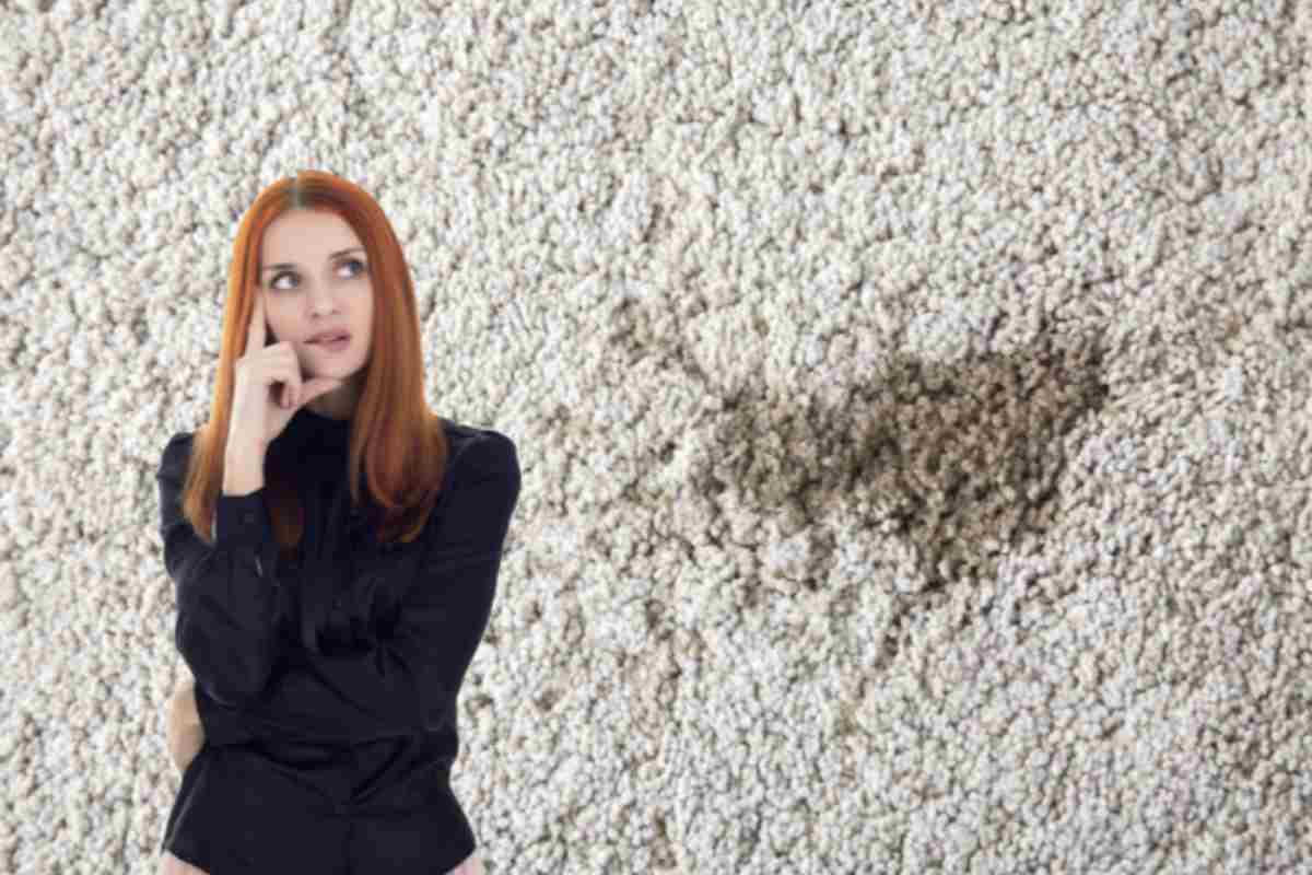 La loro manutenzione può rivelarsi complicata, soprattutto a causa delle macchie che si depositano con facilità sulla loro superficie