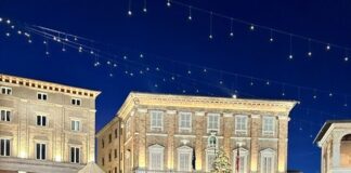 Macerata, Carabinieri in uniforme di rappresentanza ai Mercatini di Natale