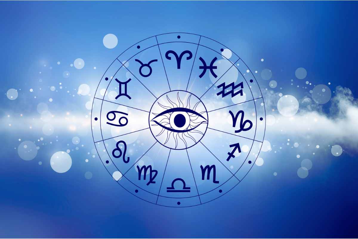 Oroscopo, le stelle avvisano: 3 segni sono spiati e invidiati