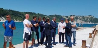 Portonovo, erosione costa: sopralluogo degli assessori Consoli e Bugaro con gli operatori della Baia