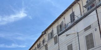 Pesaro, ex manicomio: inizia la scopertura della facciata principale