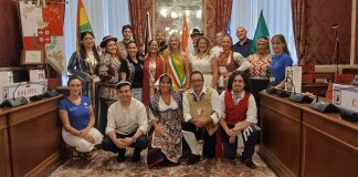 Gruppi folkloristici di Bolivia, Croazia, Uzbekistan e Nuova Zelanda ricevuti in Comune a Macerata