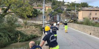 San Severino Marche: volontari della Protezione Civile puliscono gli argini del fiume Potenza